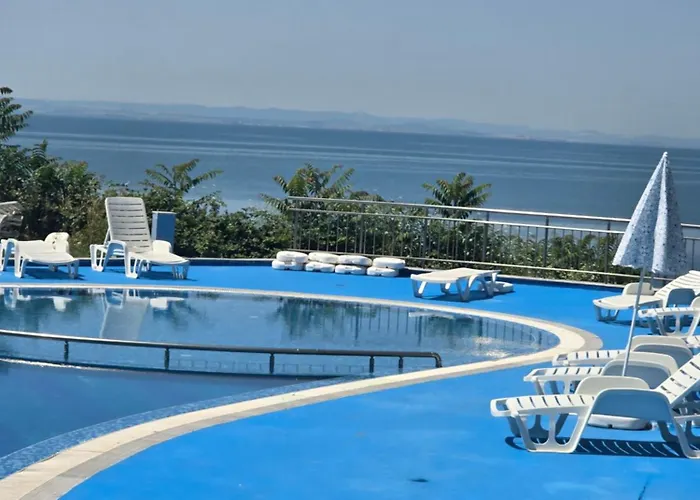 Blue Bay Seaview Апартамент Поморие