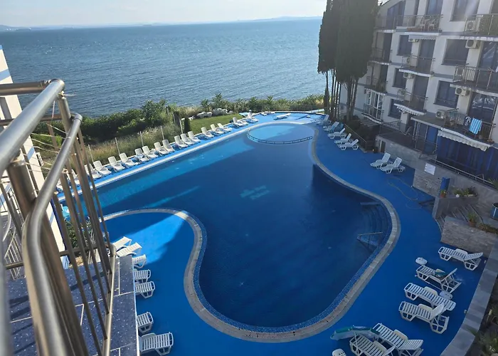 Апартамент Blue Bay Seaview *